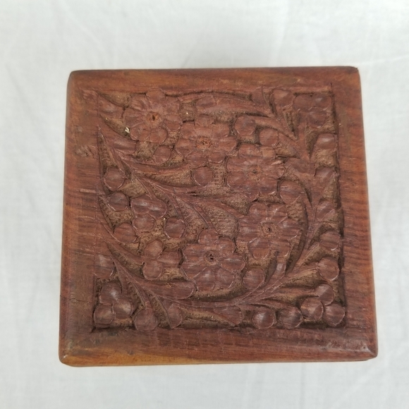 3 vintage wicker Trivets &  little etched wooden trinket box - Picture 13 of 15